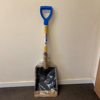 SHOVEL WITH NO.2 BLADE